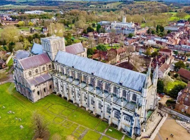 24Fall留学网申时间要开始啦！这4所英国大学要早做准备！